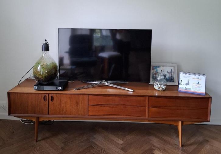 buffet vintage buffet Oswald Vermaercke V-form, Maison & Meubles, Armoires | Dressoirs, Comme neuf, 150 à 200 cm, 25 à 50 cm, Avec tiroir(s)