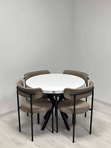 PROMO ️
1 Tafel 4 stoelen
New
İn de doos 
Levering mogelijk beschikbaar voor biedingen
