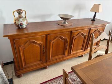 Eiken eetkamer, dressoir en tafel met 6 stoelen beschikbaar voor biedingen