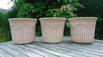 3 bloempotten terracotta Italië guirlande sierrand Ø 22,5cm beschikbaar voor biedingen