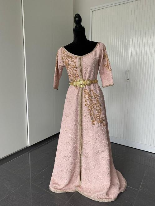 ROZE BROCARD KAFTAN, Kleding | Dames, Gelegenheidskleding, Zo goed als nieuw, Roze, Ophalen of Verzenden