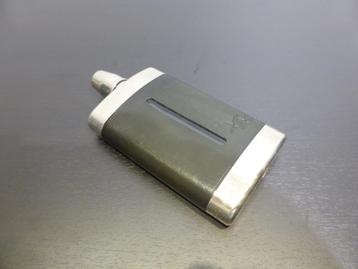 Zakfles beschikbaar voor biedingen