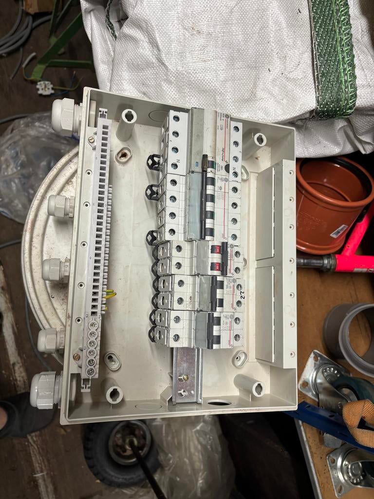 .zekeringkastje, Doe-het-zelf en Bouw, Elektriciteit en Kabels, Ophalen, Zo goed als nieuw