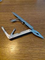 1 zakmes met tang, Ophalen of Verzenden, Zo goed als nieuw