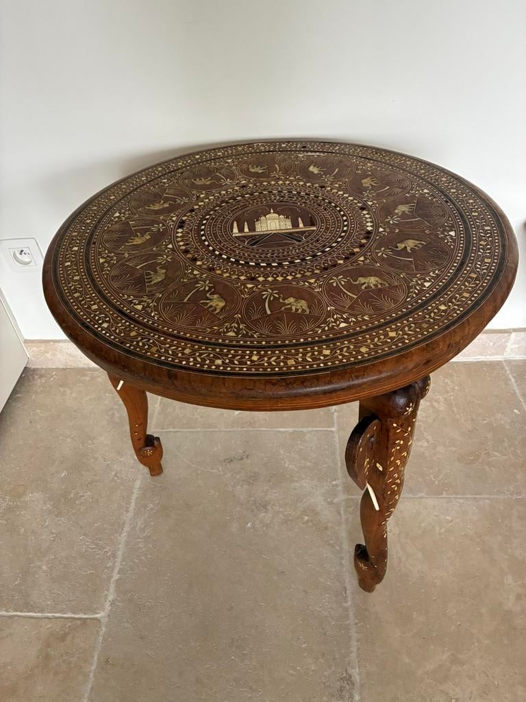 Anglo-Indian Taj Mahal Elephant Hardwood Inlaid Side Table, Antiquités & Art, Antiquités | Meubles | Tables, Enlèvement