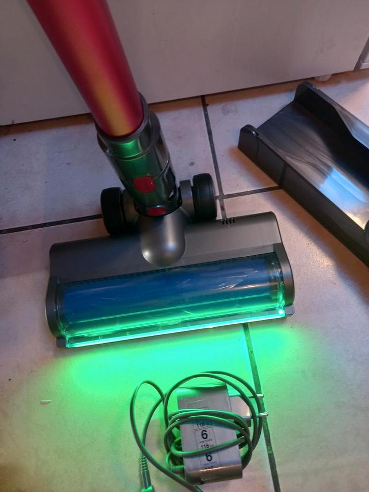 Dyson v11 manche telescopique brosse led et moteur neuf!, Electroménager, Aspirateurs, Enlèvement ou Envoi