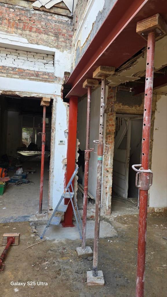 Dragbalk steken op de draagmuur muur., Offres d'emploi, Emplois | Bâtiment