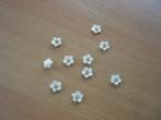 Lot van 10 parelmoer witte bloemen met centrale strasssteen, Enlèvement ou Envoi