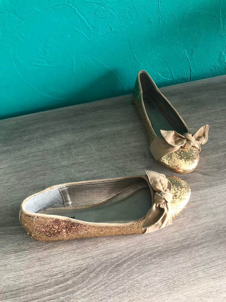 Goudkleurige ballerina’s maat 37, Enfants & Bébés, Vêtements enfant | Chaussures & Chaussettes, Enlèvement, Comme neuf, Fille