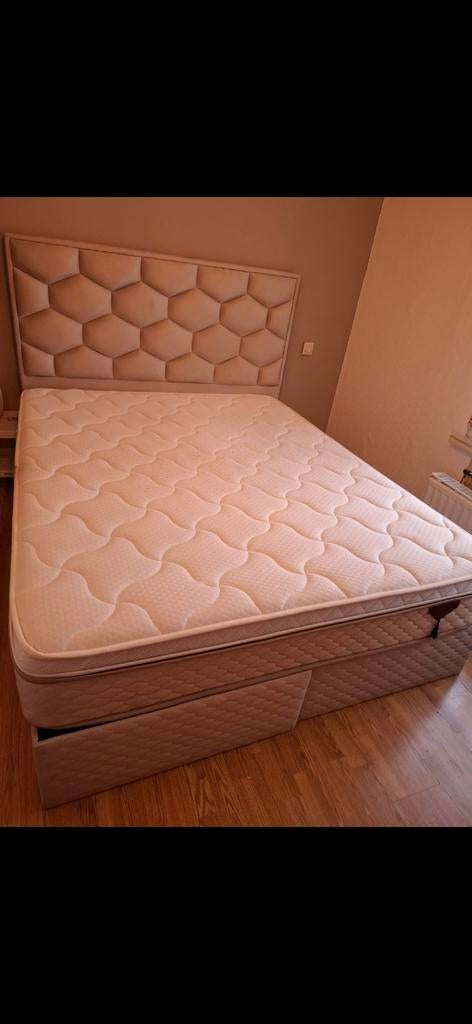 Lit kadizi excellent état, Maison & Meubles