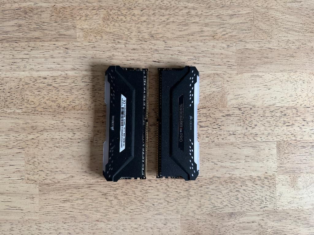 16Go Corsair VENGEANCE RGB PRO (2 x 8Go DDR4 2666Mhz), Informatique & Logiciels, Mémoire RAM, Enlèvement ou Envoi, DDR4, Utilisé