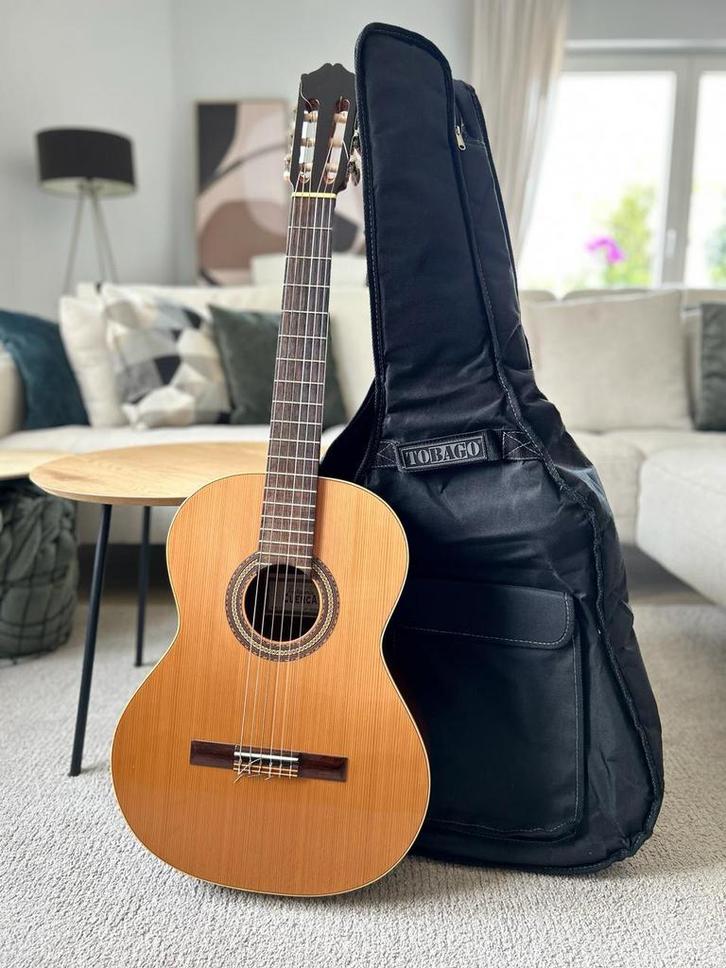 Cuenca 10 studiegitaar + draagzak & voetsteun, Muziek en Instrumenten, Snaarinstrumenten | Gitaren | Akoestisch, Zo goed als nieuw