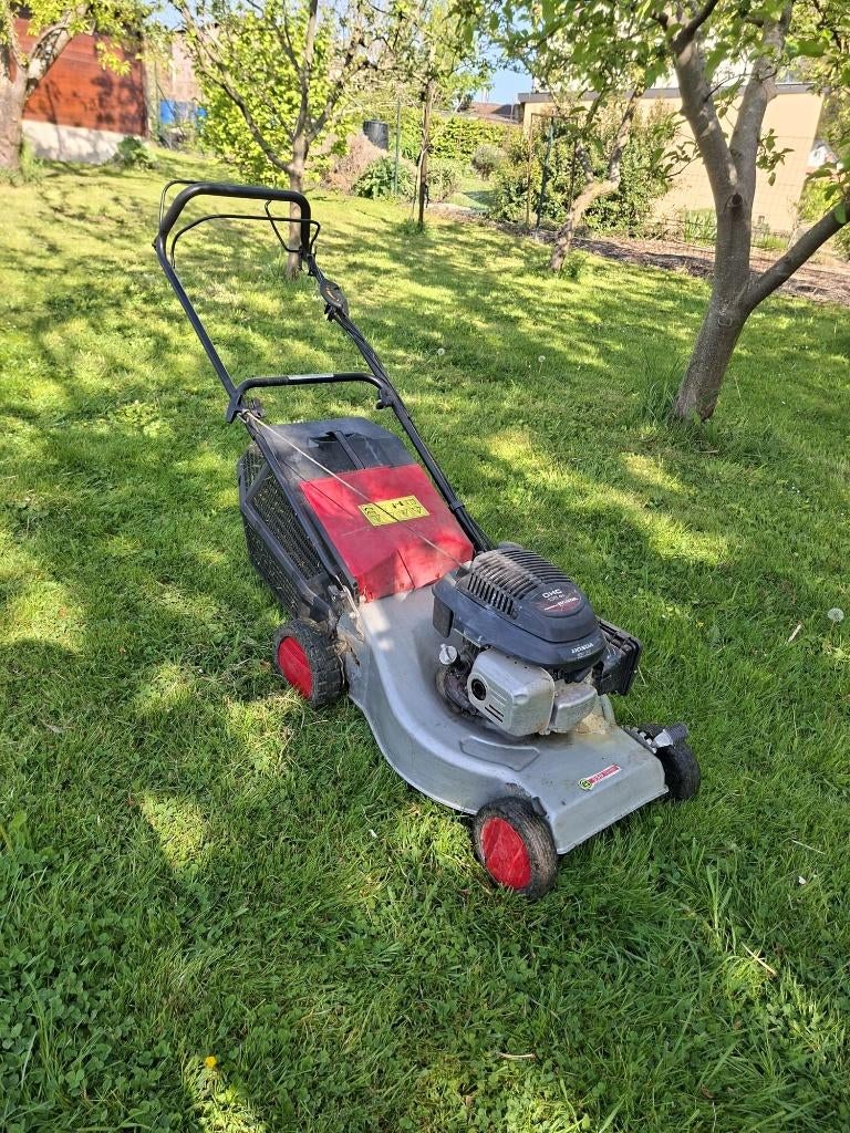 Tondeuse tractée avec moteur Honda, Enlèvement, Utilisé, 40 à 49 cm