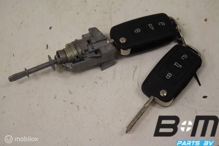 Sleutel met deurslotcilinder VW Touran 5K0837202B, Gebruikt