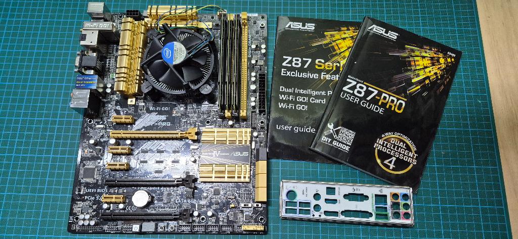 ② ASUS Z87-PRO + i7-4770K CPU + 16 GB DDR3-kit — Moederborden