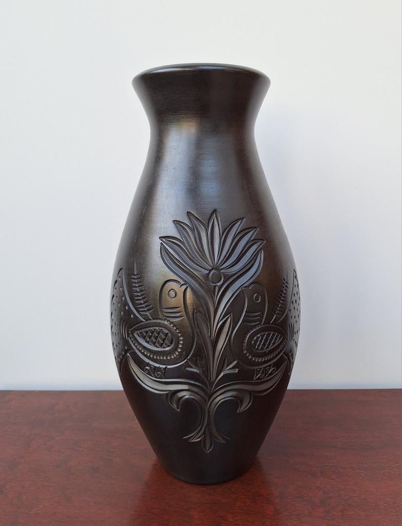 Grand vase en céramique noire Arta Harghitei Romania, Antiquités & Art, Enlèvement ou Envoi