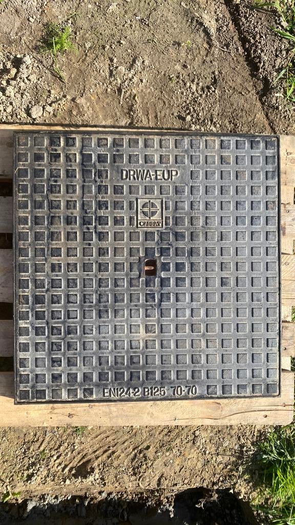 70 x 70 gietijzeren hydraulisch putdeksel, Ophalen, Zo goed als nieuw