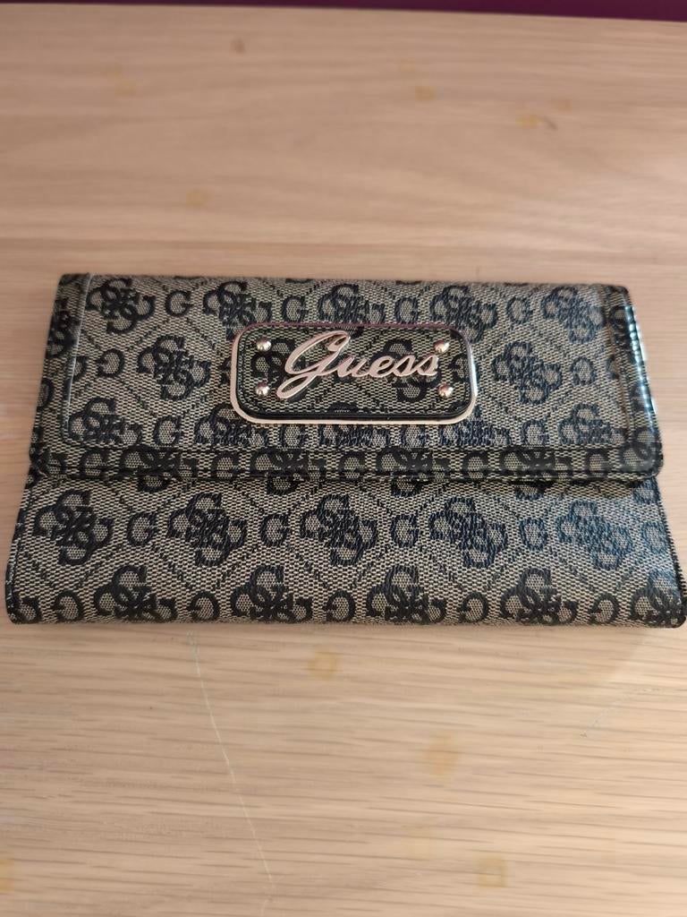 Portefeuille GUESS monogramme chic beige noir élégant, Bijoux, Sacs & Beauté, Porte-monnaie & Portefeuilles, Enlèvement, Noir