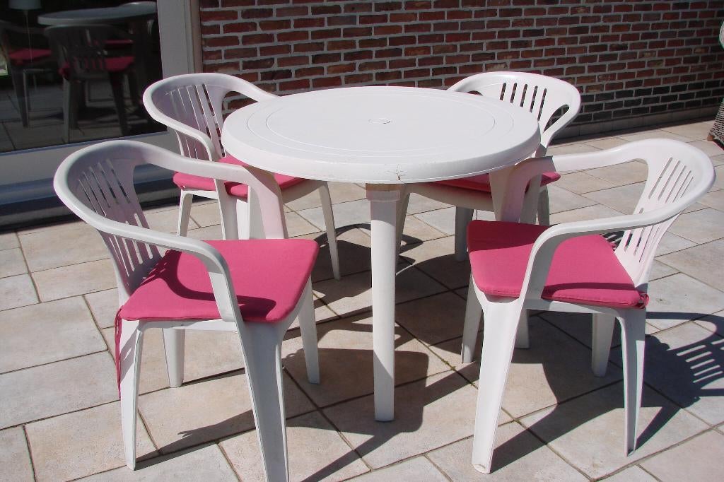 witte tuinset: 4 stoelen met kussen en tafel, Ophalen, 4 zitplaatsen, Kunststof, Gebruikt