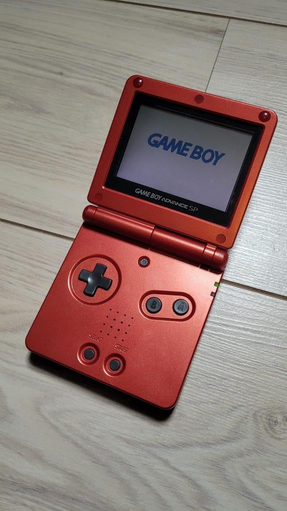 GAMEBOY Advance SP rood in zeer goede staat, Ophalen of Verzenden