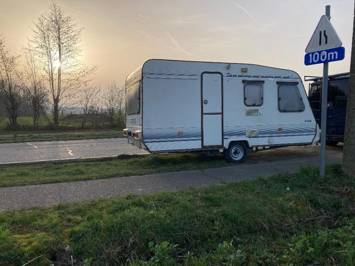 Caravan adria 460, Caravans en Kamperen, Caravans, Particulier, tot en met 5, 750 - 1000 kg, Standaardzit, Adria, 2 aparte bedden