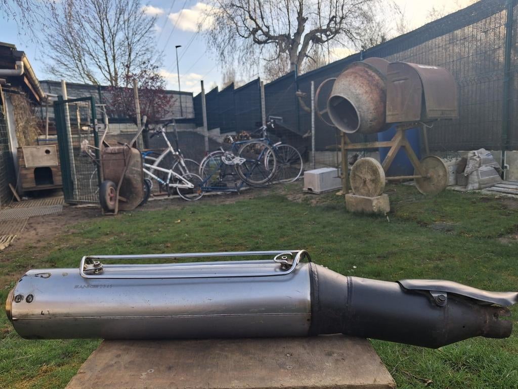 Moto onderdelen einddemper honda afrika twin RD07, Enlèvement