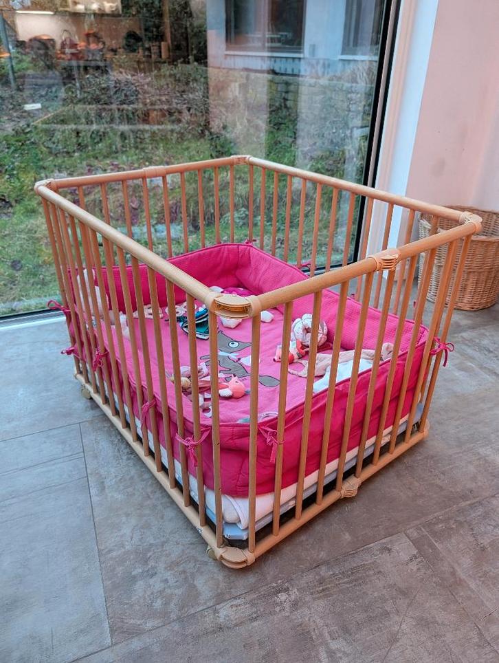 Parc bébé Geuther à roulette + matelas + tour de parc, Enfants & Bébés, Parcs, Comme neuf, Rectangulaire, Réglable en hauteur