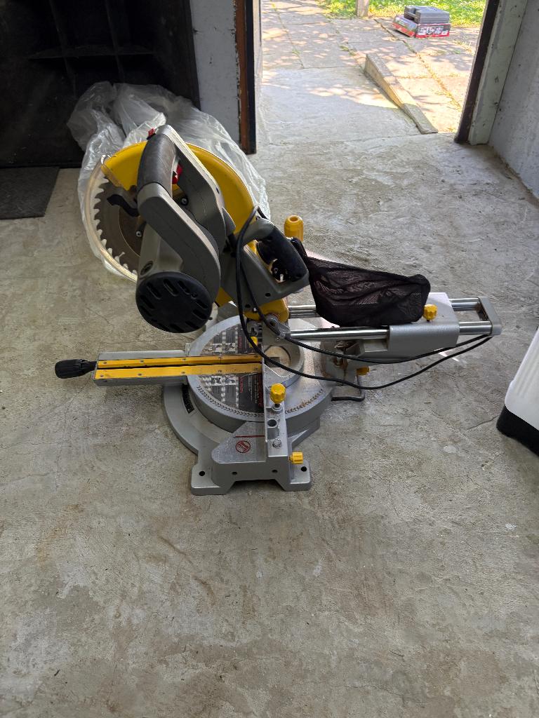 Verstekzaag met extra zaagblad, Doe-het-zelf en Bouw, Gereedschap | Zaagmachines, Ophalen, Gebruikt, Topcraft, 600 tot 1200 watt