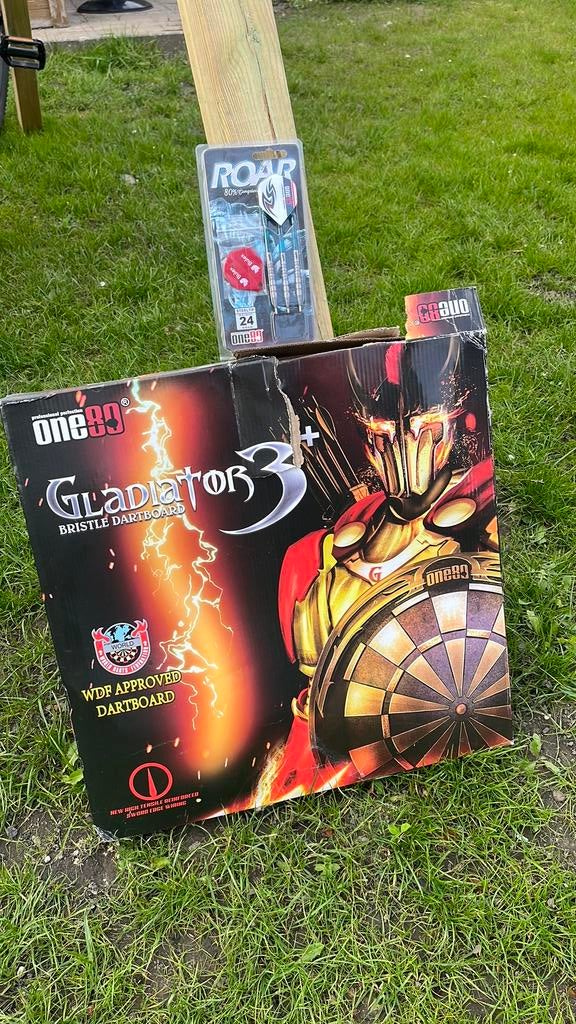 Jeu de fléchettes, Enlèvement, Neuf