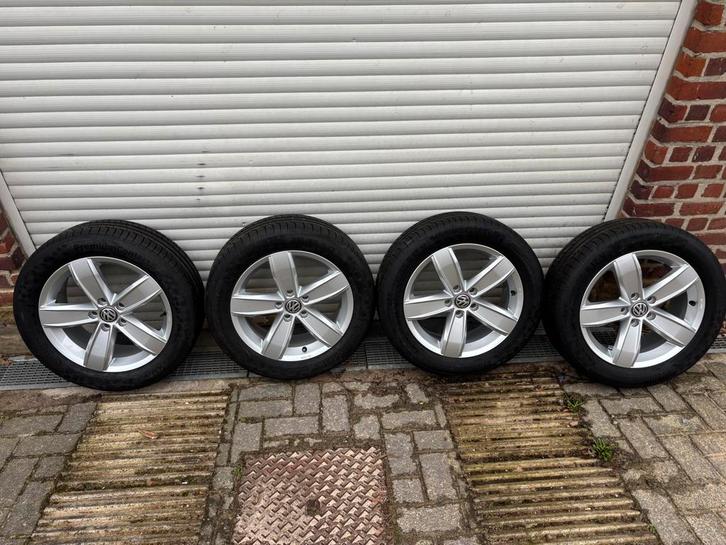 Continental 215 55 r17, Auto-onderdelen, Banden en Velgen, Banden en Velgen, Zomerbanden, 17 inch, 215 mm, Personenwagen, Gebruikt