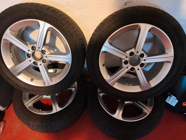 Mercedes 17 inch wielen en banden, Auto-onderdelen, Banden en Velgen, Band(en), Winterbanden, 17 inch, 205 mm