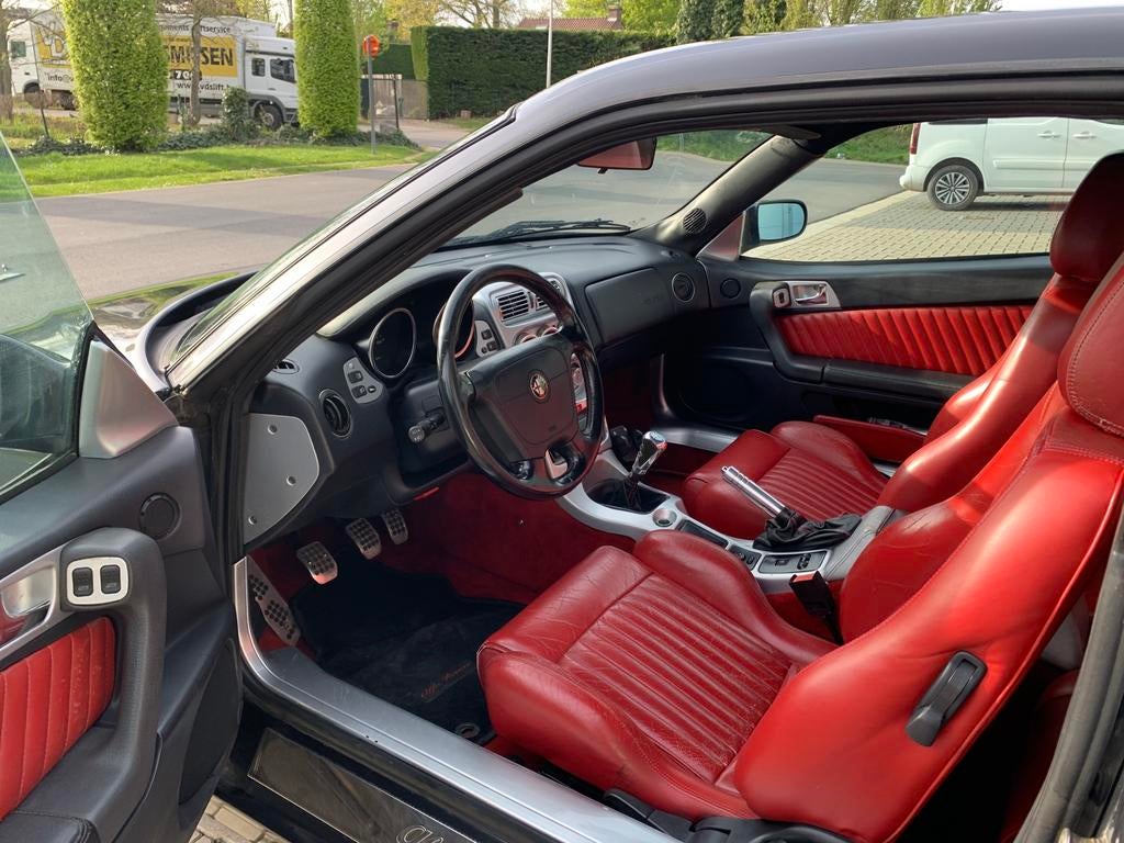 Alfa Romeo GTV 2.0 Twin Spark, Rouge, Entreprise, Boîte manuelle, 2 portes