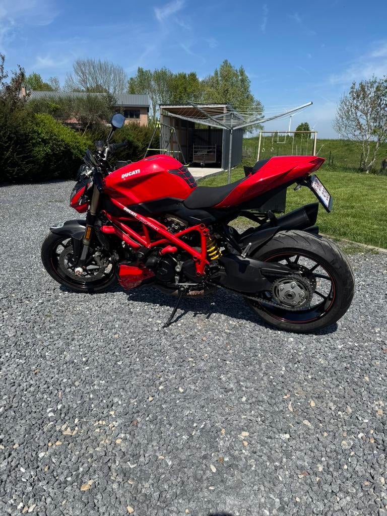 Ducati streetfighter, Particulier