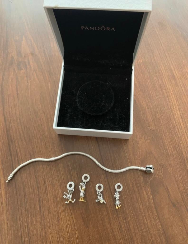 Pandora bedels disney + armband, Pandora, Nieuw, Ophalen of Verzenden, 4 bedels of meer
