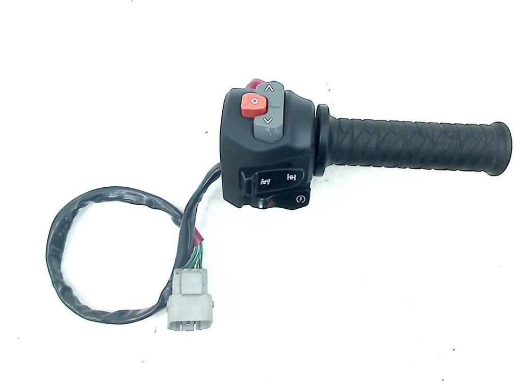 COMMUTATEUR DROIT Kymco CV3 2023 (3515A-AGJ5-E00), Dhr. S. di Majo, Utilisé, Info@cama-motorparts.nl, P.J. Troelstraweg 8 8
3144 CX  MAASSLUIS, NL