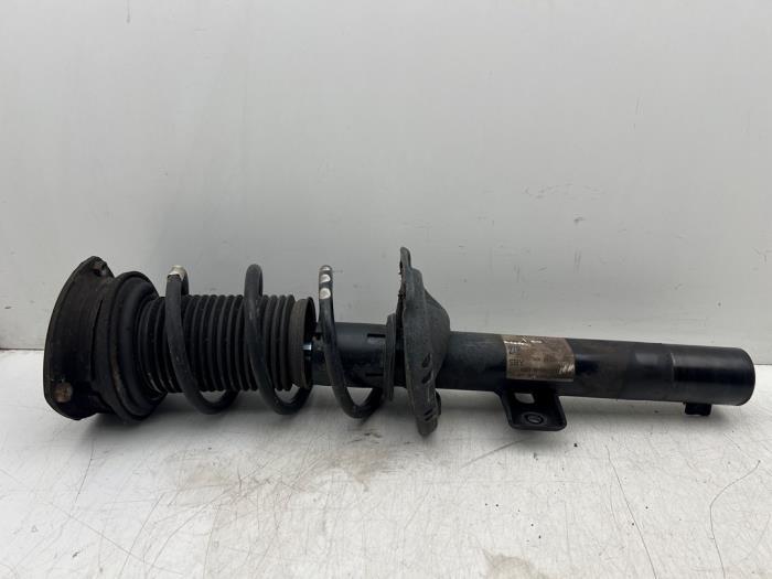 Amortisseur avant gauche d'un Volkswagen Polo, Volkswagen, -, 3 mois de garantie, Utilisé