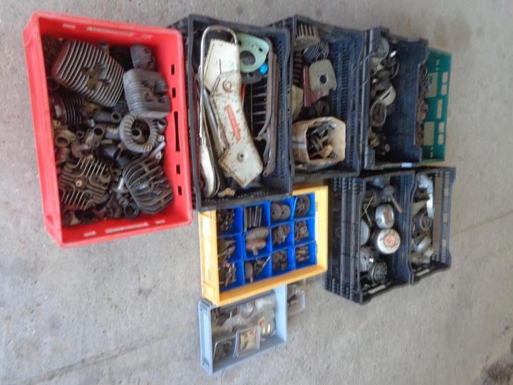 Lot oldtimer brommer onderdelen, Fietsen en Brommers, Brommeronderdelen | Oldtimers, Gebruikt, Overige merken, Blok, Ophalen