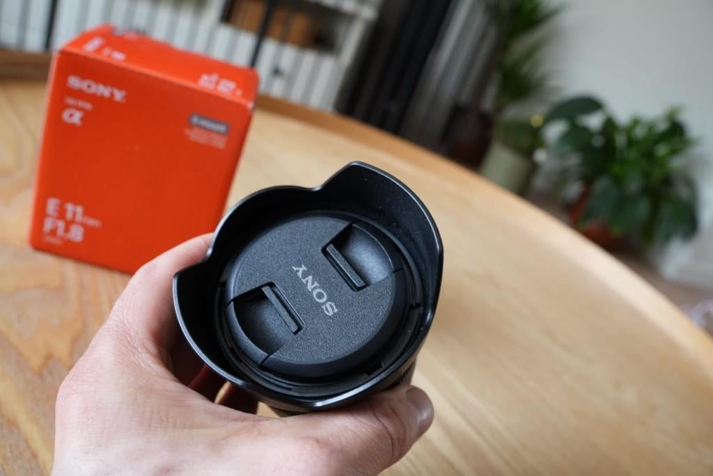 Sony E 11 f 1.8 lens ( SEL11F18 ) e mount / nieuwstaat, Ophalen