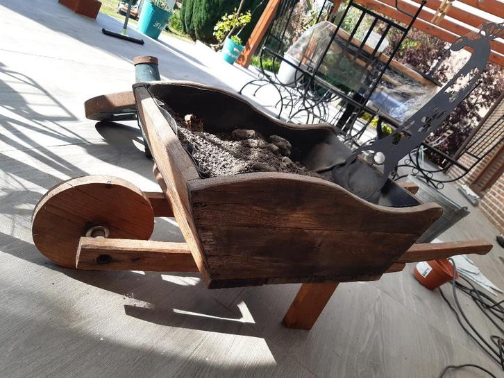 Brouette décorative de jardin, Tuin en Terras, Bloembakken en Plantenbakken, Zo goed als nieuw, Hout, Balkon, Tuin, 30 tot 60 cm