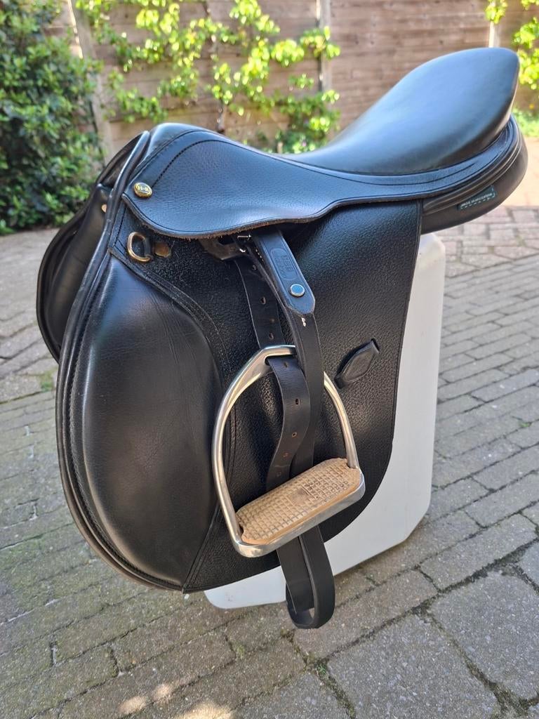 Hdr zadel 17 inch, Dieren en Toebehoren, Paarden en Pony's | Zadels, Ophalen