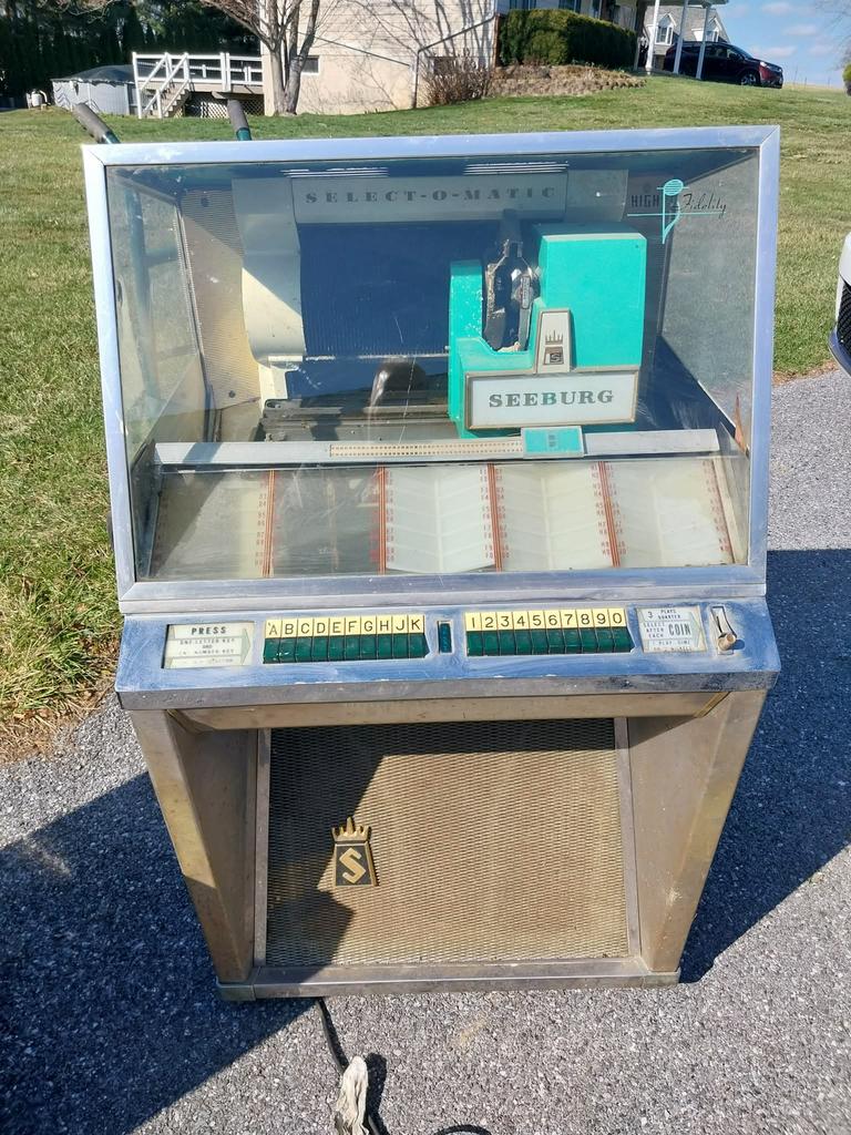 SPOT CHEAP JUKEBOX : Offre du modèle L-100 de Seeburg !, Collections, Machines | Jukebox, Utilisé, Seeburg, 1950 à 1960, Enlèvement