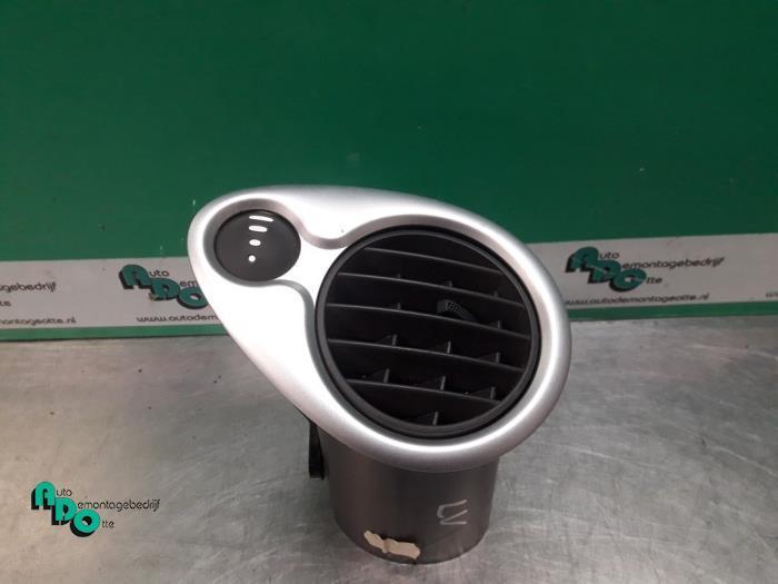 Luchtrooster Dashboard van een Renault Clio (Clio 3 06-), Auto-onderdelen, Dashboard en Schakelaars, Renault, Gebruikt, 3 maanden garantie
