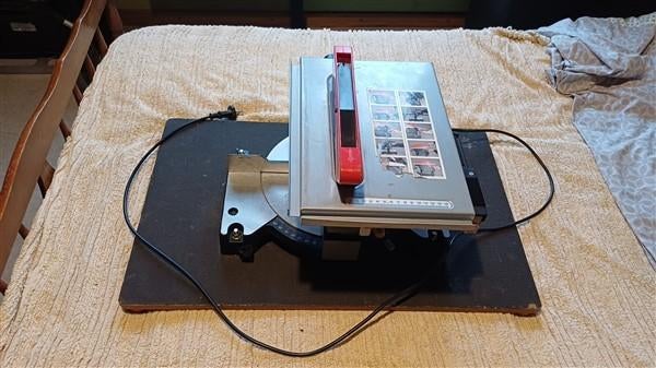 Scie à onglet arrière, 600 à 1200 watts, Scie à onglet, Comme neuf, Enlèvement