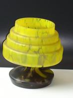 Art Deco CLICHY glas gele pigmentinsmeltingen vaas op voet, Antiek en Kunst, Ophalen of Verzenden