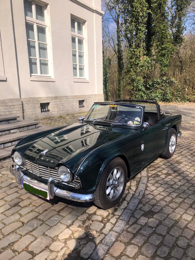 Triumph TR4 1964 Volledig gerenoveerd, Achterwielaandrijving, Zwart, 4 cilinders, Cabriolet