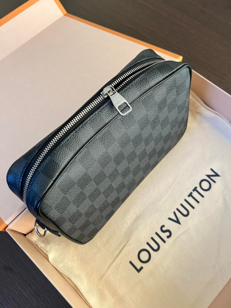Pochette Louis Vuitton, Bijoux, Sacs & Beauté, Sacs | Sacs à bandoulière, Enlèvement, Comme neuf, Noir, Cuir