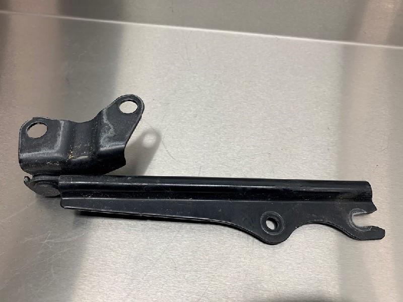 CHARNIERE DE CAPOT Mazda MX-5 (NC18 / 1A) (03-2005/12-2014), Utilisé, Mazda