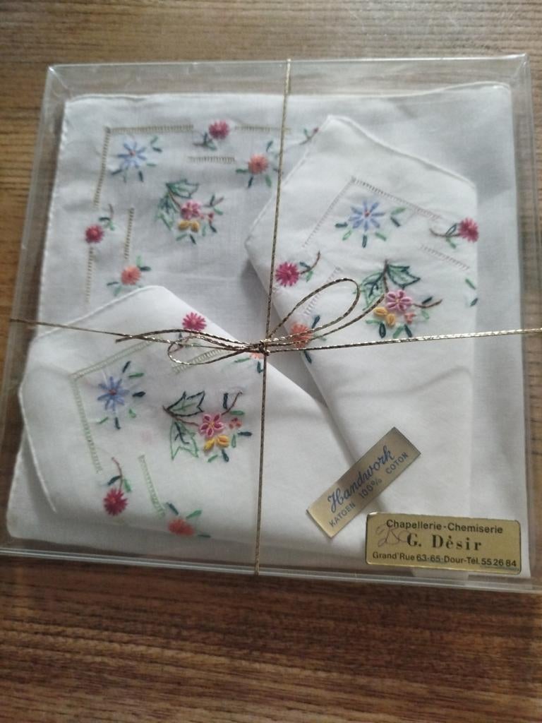 Mouchoirs broderie, Antiquités & Art, Enlèvement ou Envoi