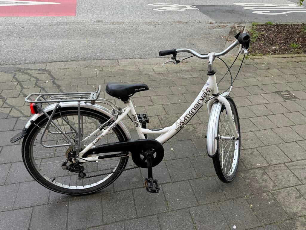 Vélo Minerva fille 8-12 ans - 24 pouces - Bon état, Fietsen en Brommers, Fietsen | Meisjes, Gebruikt, 24 inch, Handrem, Versnellingen