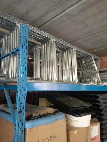 magazijnrekken beschikbaar voor biedingen